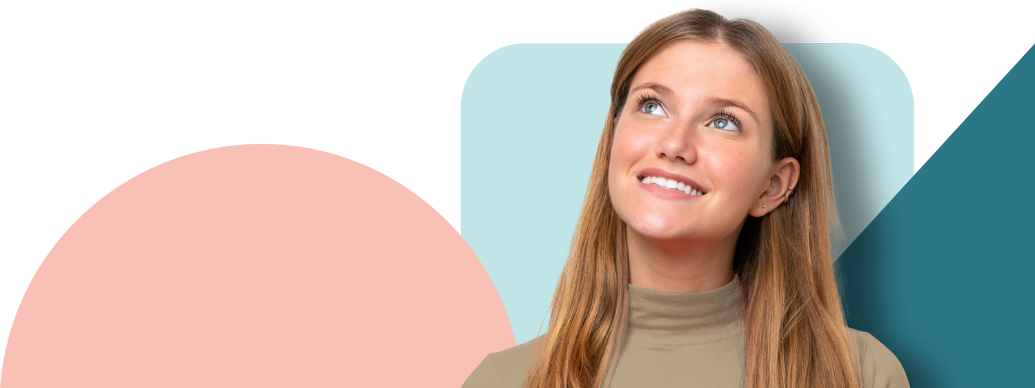 Tyttö katsoo iloisesti lainatarjous nappia